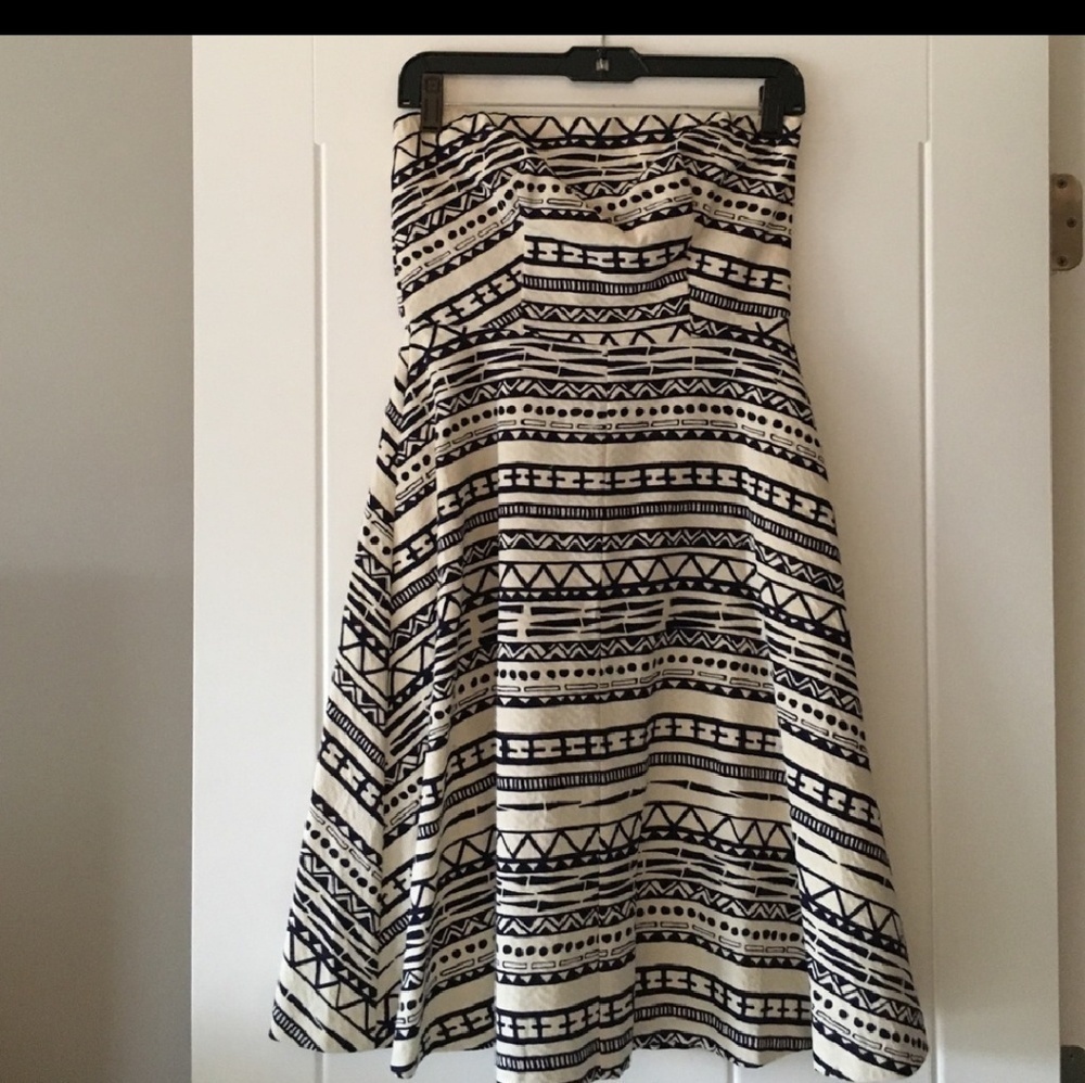 The Limited Strapless Geometric Cream and Black A-Line Dress with pockets size 2